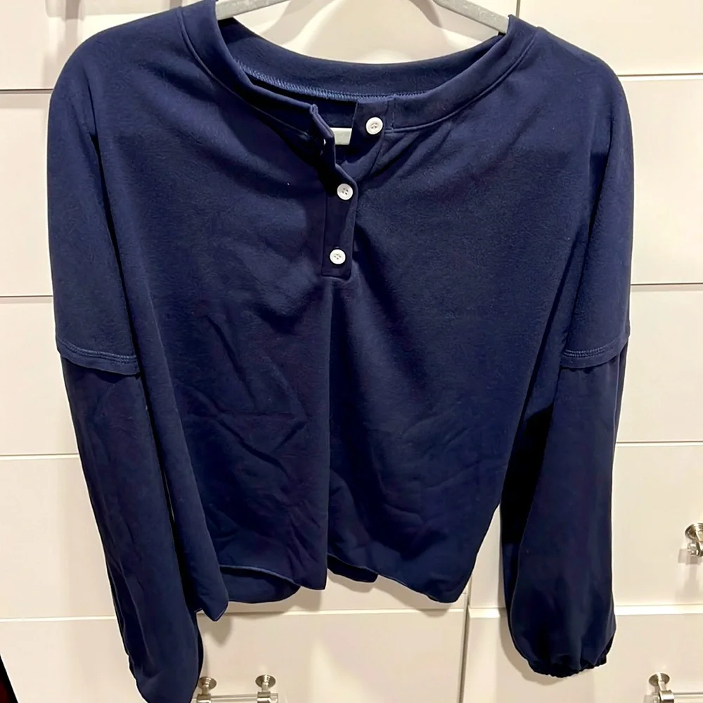 Matching set, long sleeve and shorts, size M